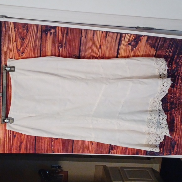 Newport News Dresses & Skirts - 🛵Newport news linen/cotton skirt with lace